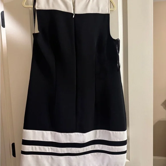 Loft Shift Dress - Picture 3 of 5